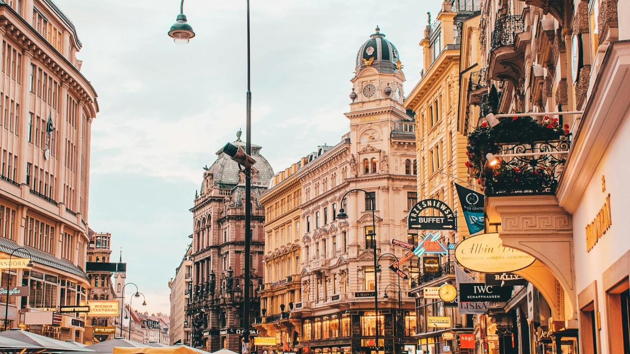 Featured image for Destination Dilemmas: The Frustration of Overcrowded Tourist Spots