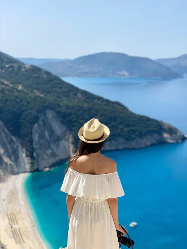 Featured image for Feeling Lonely at Popular Destinations: The Isolation of Solo Travel in Crowds