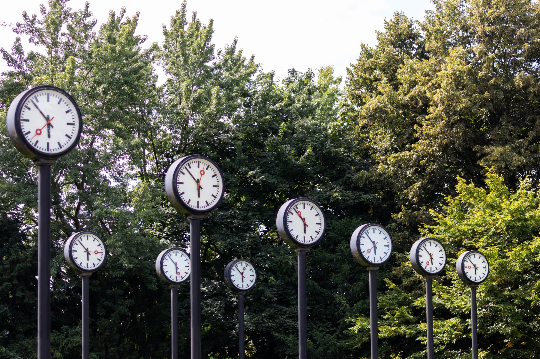 Featured image for Managing Different Time Zones and Schedules Across Destinations