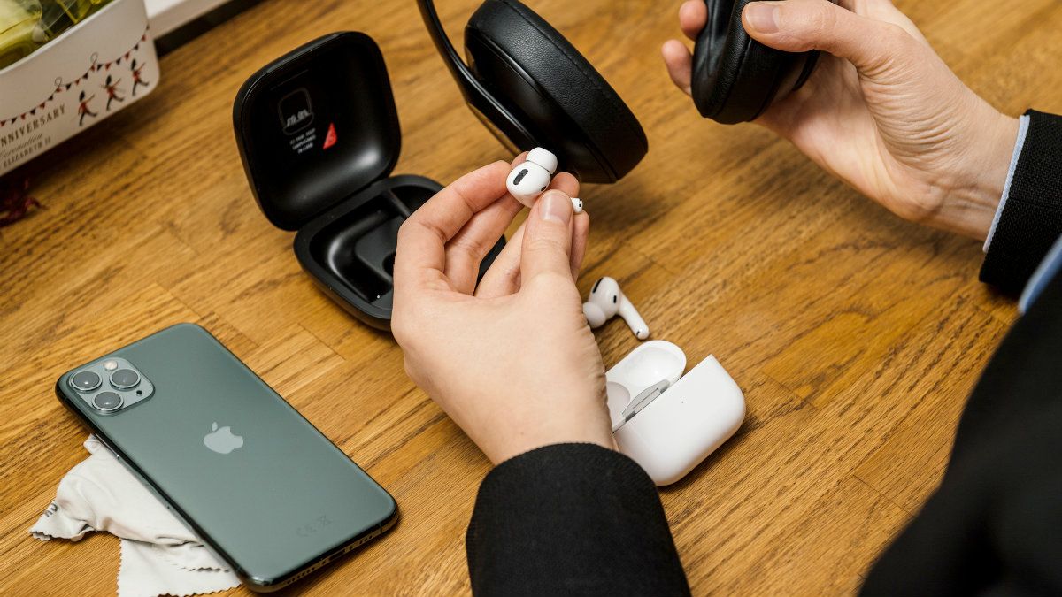 Featured image for Luxury Travel Tech Troubles: When High-End Gadgets and Connectivity Fail